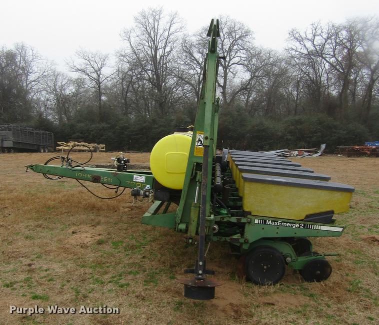 image for item DC0021 John Deere 7200 planter