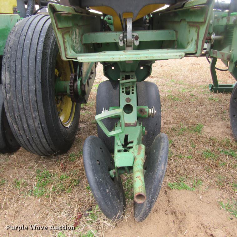 image for item DC0021 John Deere 7200 planter