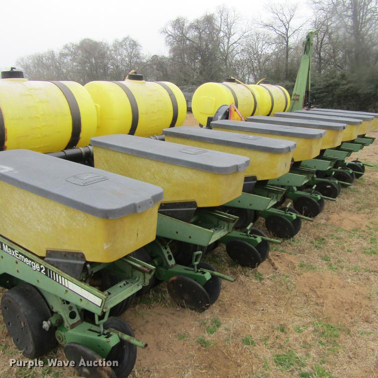 image for item DC0021 John Deere 7200 planter