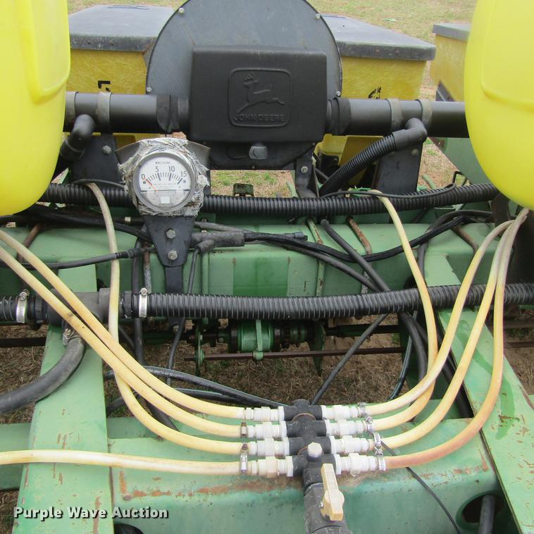 image for item DC0021 John Deere 7200 planter
