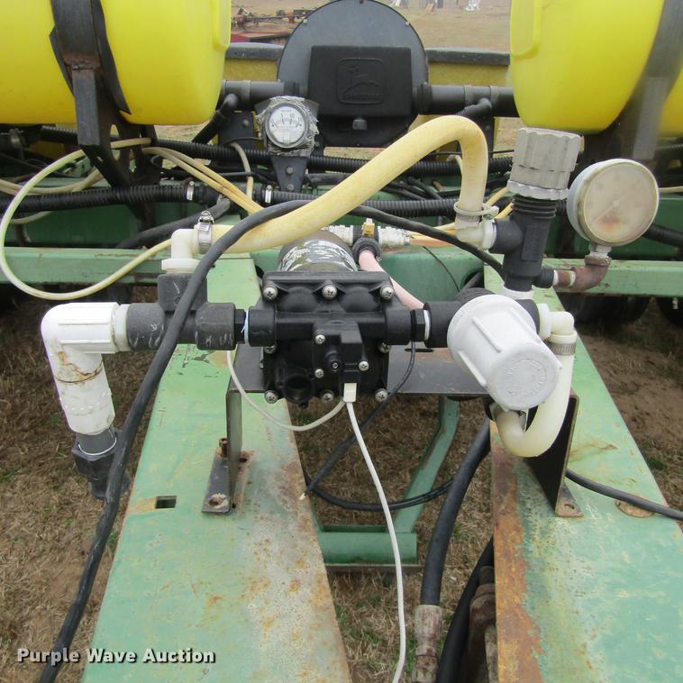 image for item DC0021 John Deere 7200 planter