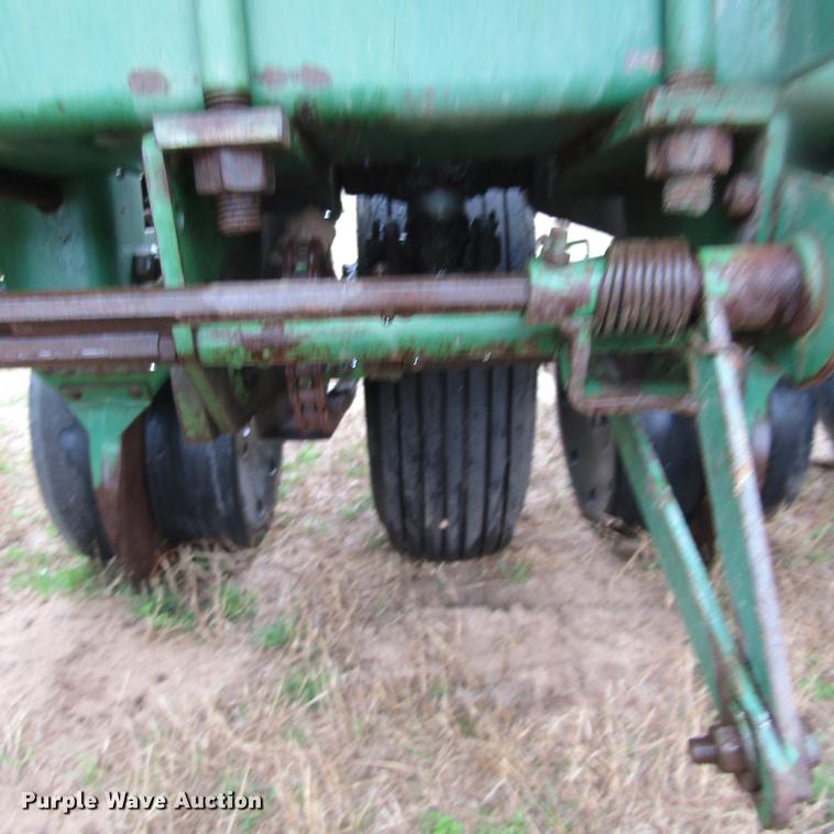 image for item DC0021 John Deere 7200 planter