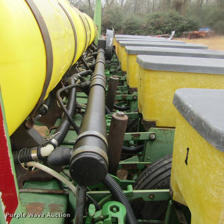 image for item DC0021 John Deere 7200 planter