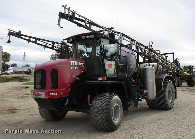 image for item DD3749 2010 Miller Atlas 3654 sprayer