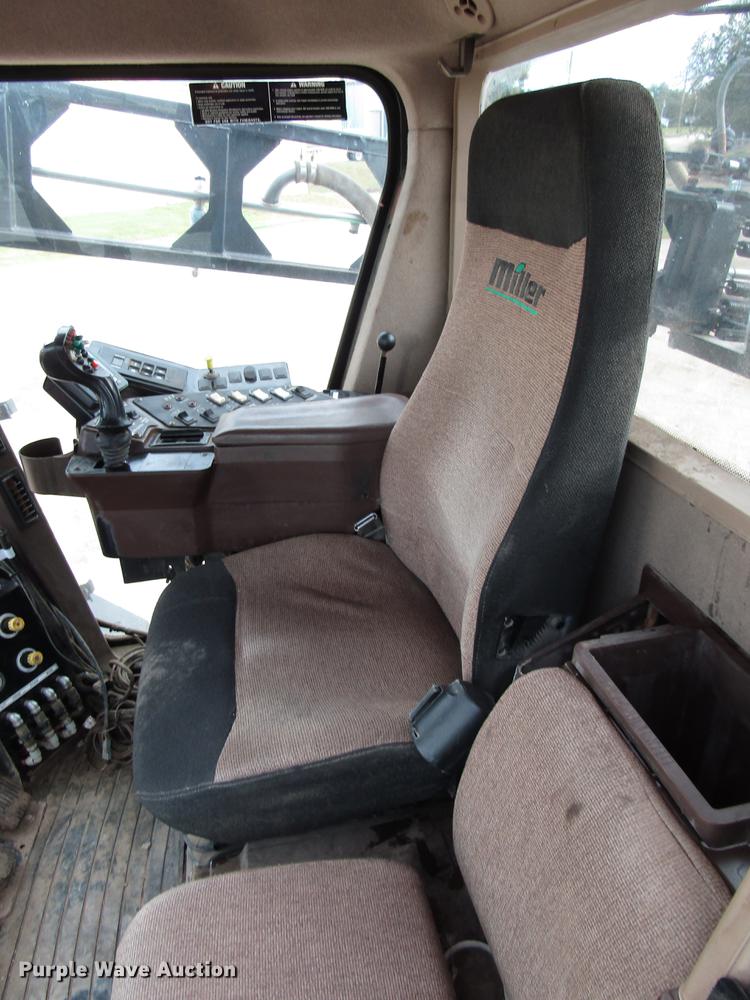 image for item DD3749 2010 Miller Atlas 3654 sprayer