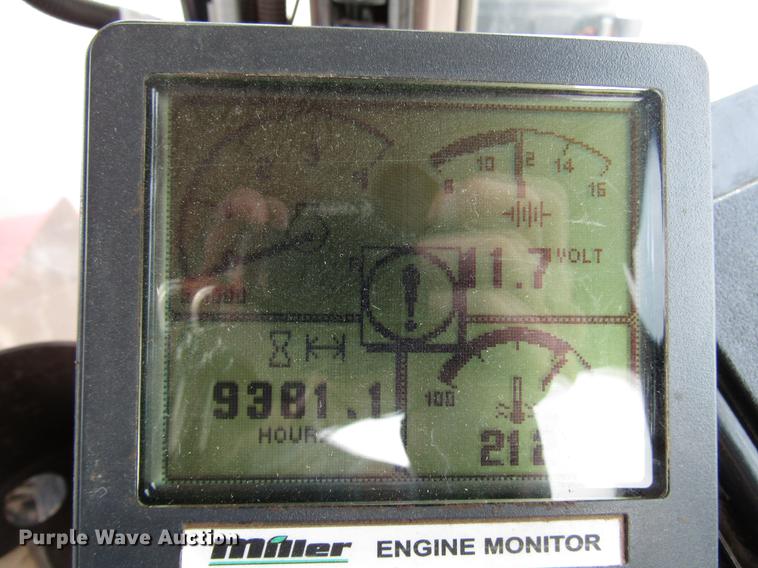 image for item DD3749 2010 Miller Atlas 3654 sprayer