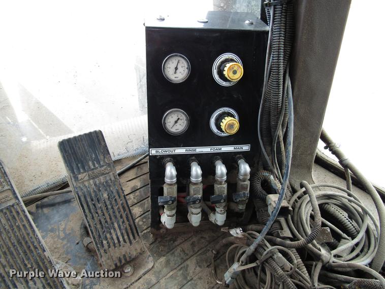 image for item DD3749 2010 Miller Atlas 3654 sprayer