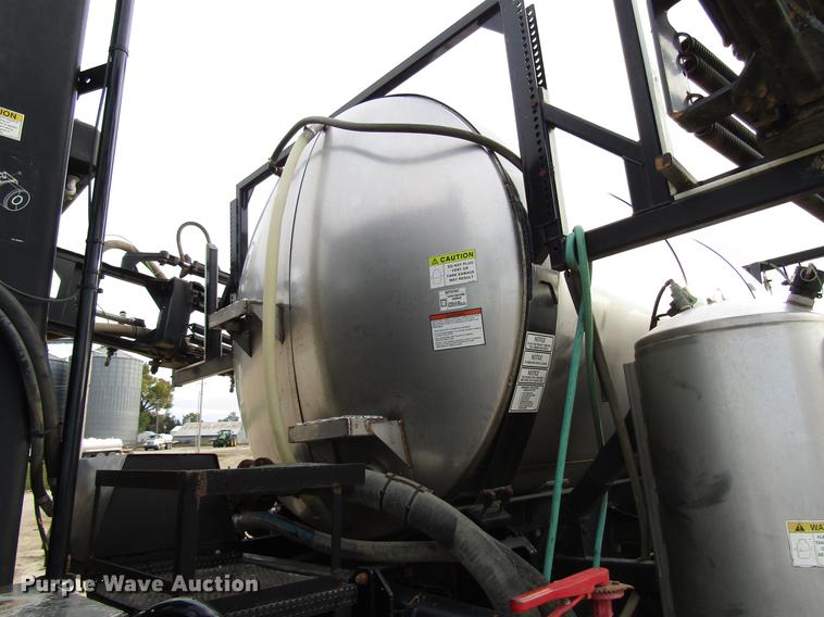 image for item DD3749 2010 Miller Atlas 3654 sprayer