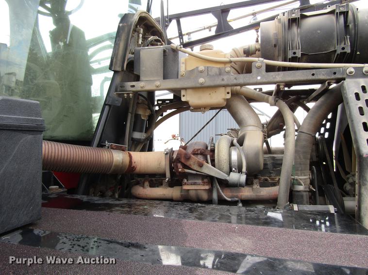 image for item DD3749 2010 Miller Atlas 3654 sprayer