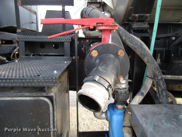 image for item DD3749 2010 Miller Atlas 3654 sprayer