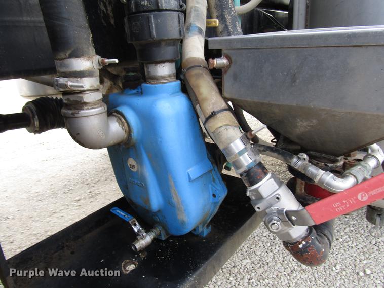 image for item DD3749 2010 Miller Atlas 3654 sprayer