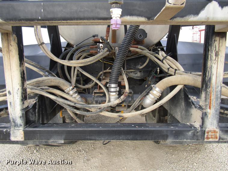 image for item DD3749 2010 Miller Atlas 3654 sprayer