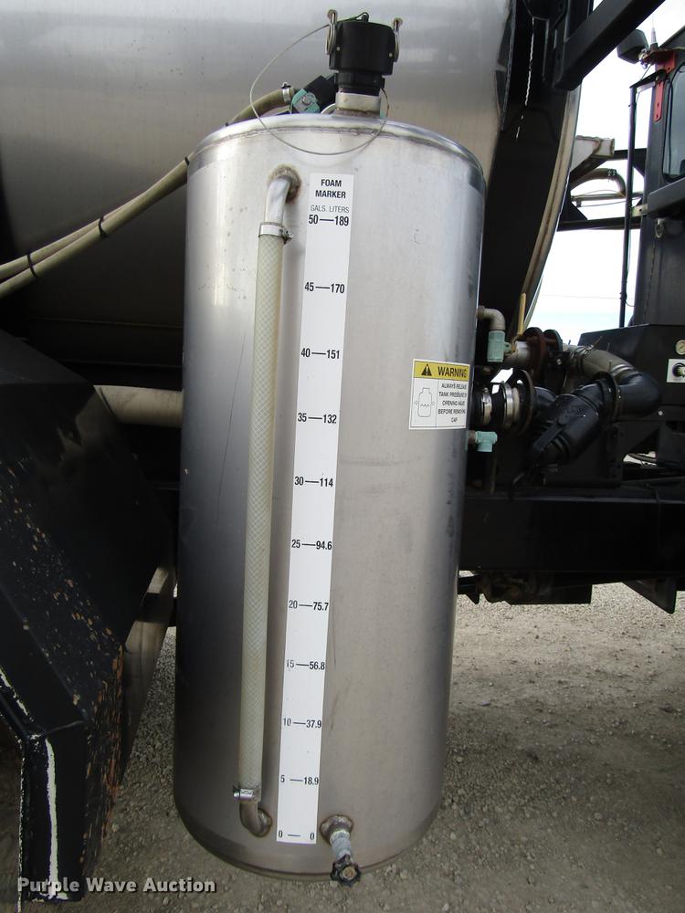 image for item DD3749 2010 Miller Atlas 3654 sprayer