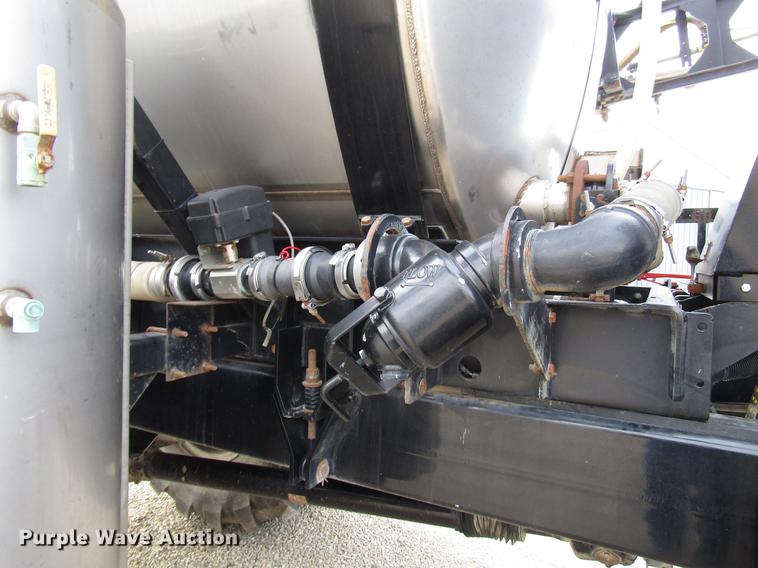 image for item DD3749 2010 Miller Atlas 3654 sprayer