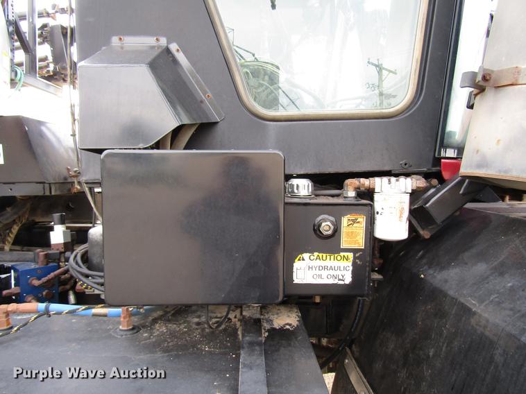 image for item DD3749 2010 Miller Atlas 3654 sprayer