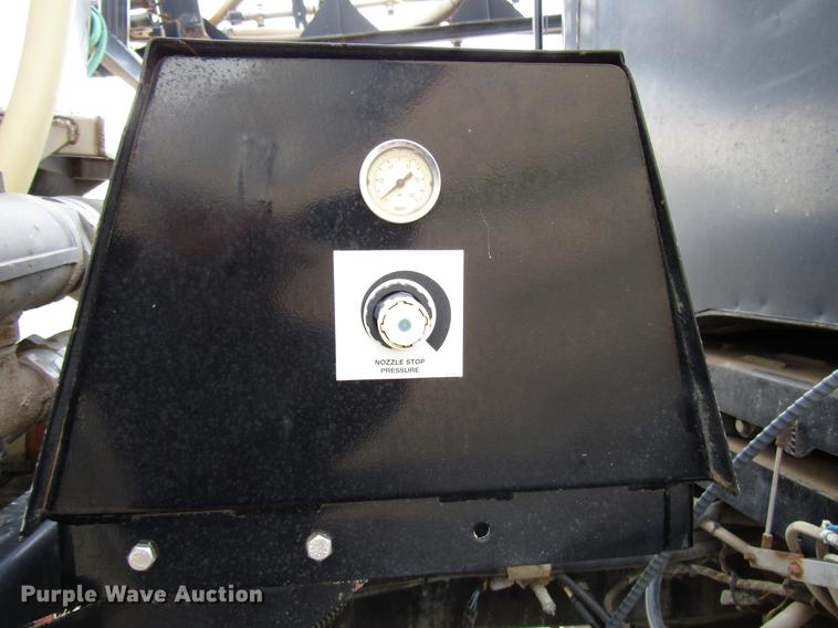 image for item DD3749 2010 Miller Atlas 3654 sprayer