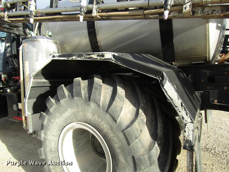 image for item DD3749 2010 Miller Atlas 3654 sprayer