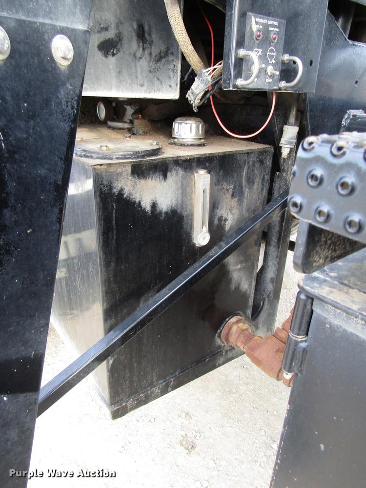 image for item DD3749 2010 Miller Atlas 3654 sprayer