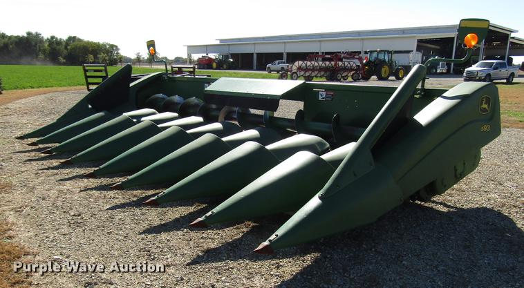image for item DD3751 2005 John Deere 893 corn head
