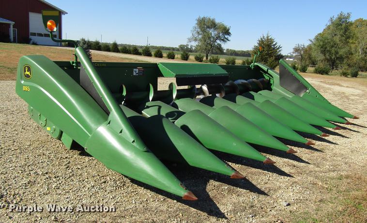 image for item DD3751 2005 John Deere 893 corn head