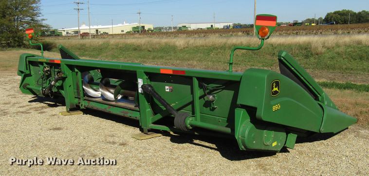 image for item DD3751 2005 John Deere 893 corn head