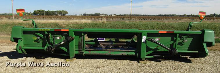 image for item DD3751 2005 John Deere 893 corn head