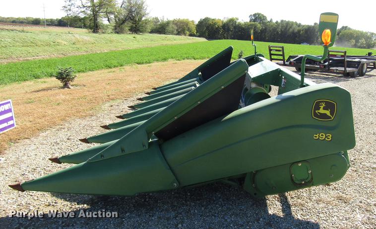 image for item DD3751 2005 John Deere 893 corn head