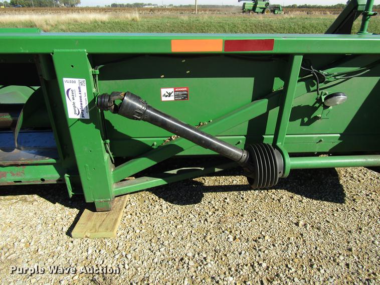 image for item DD3751 2005 John Deere 893 corn head