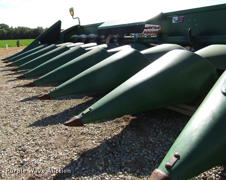 image for item DD3751 2005 John Deere 893 corn head