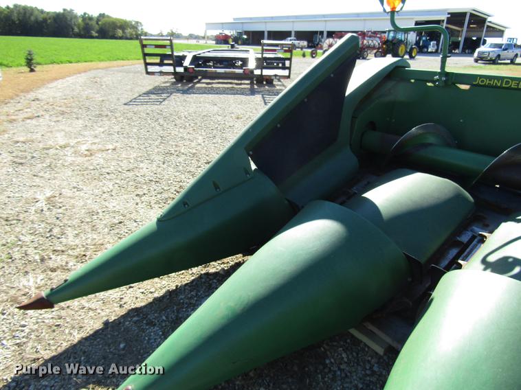 image for item DD3751 2005 John Deere 893 corn head