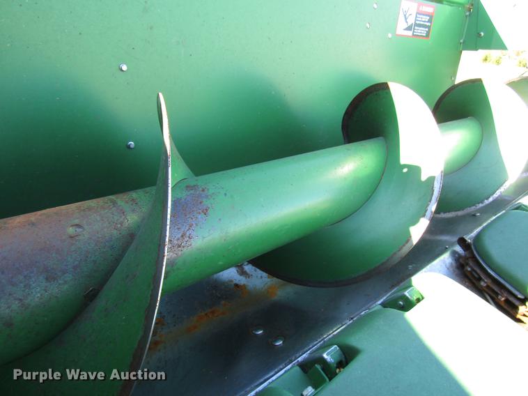 image for item DD3751 2005 John Deere 893 corn head