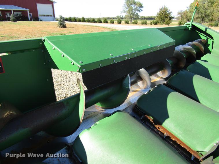 image for item DD3751 2005 John Deere 893 corn head