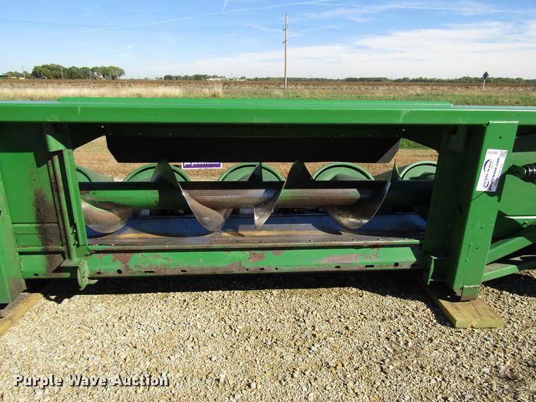 image for item DD3751 2005 John Deere 893 corn head