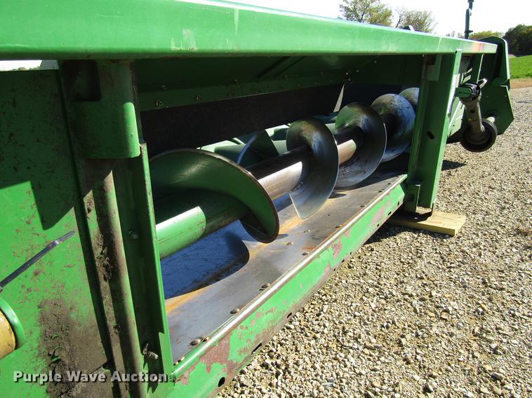 image for item DD3751 2005 John Deere 893 corn head