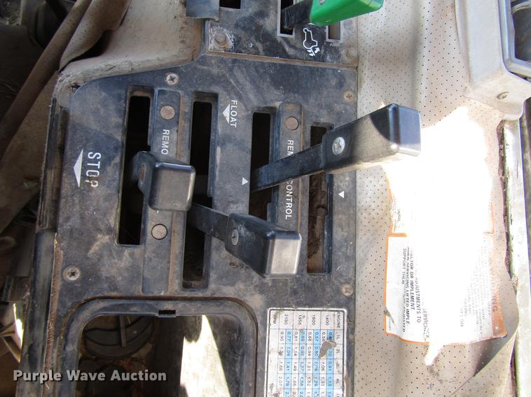 image for item DD3752 1993 AGCO Allis 7600 MFWD tractor