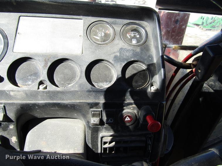 image for item DD3752 1993 AGCO Allis 7600 MFWD tractor