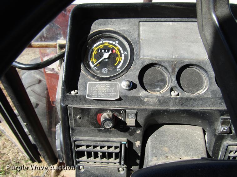 image for item DD3752 1993 AGCO Allis 7600 MFWD tractor