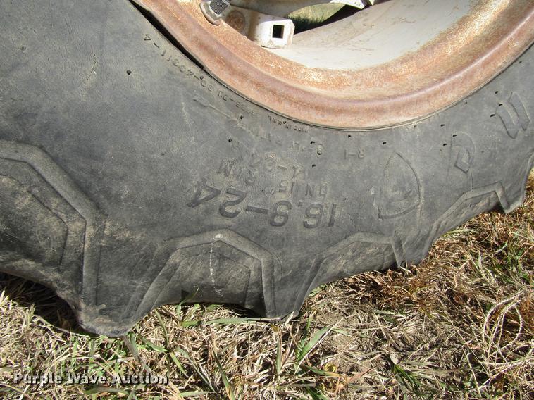 image for item DD3752 1993 AGCO Allis 7600 MFWD tractor