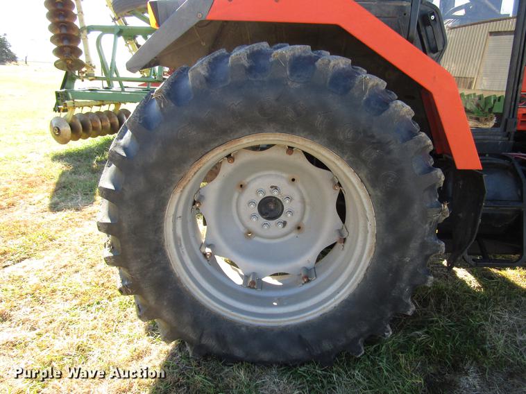 image for item DD3752 1993 AGCO Allis 7600 MFWD tractor