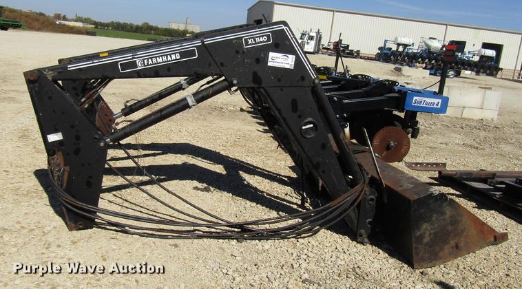 image for item DD3757 Farm Hand XL1140 loader