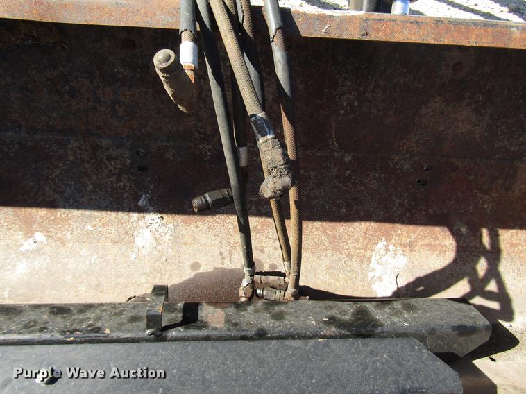 image for item DD3757 Farm Hand XL1140 loader