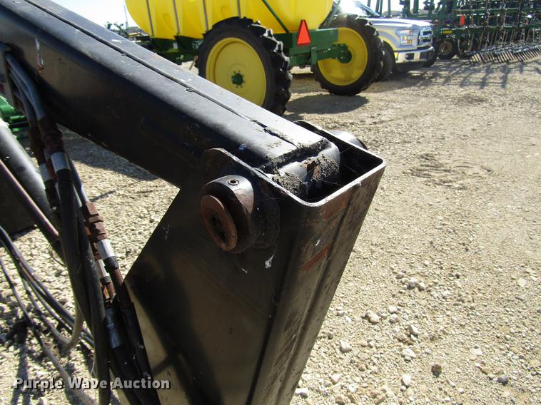 image for item DD3757 Farm Hand XL1140 loader