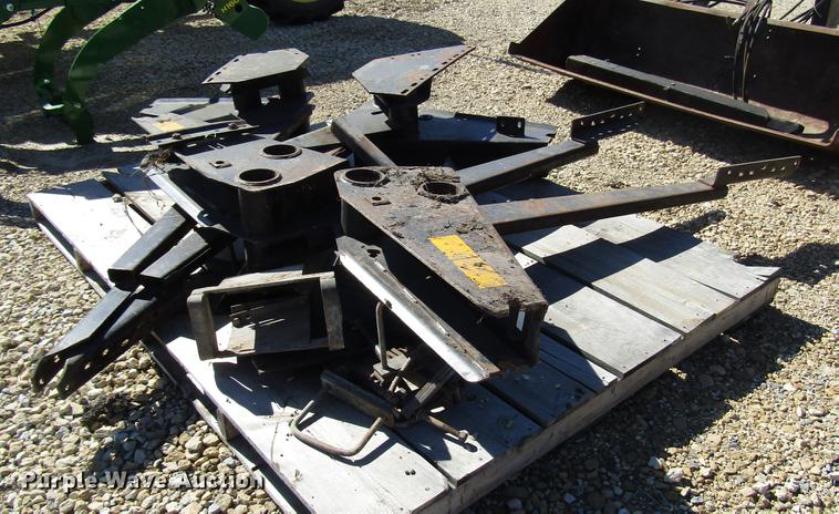 image for item DD3757 Farm Hand XL1140 loader