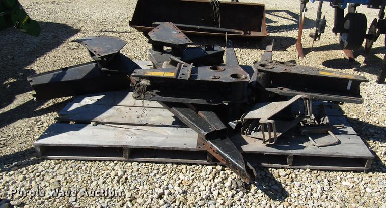 image for item DD3757 Farm Hand XL1140 loader