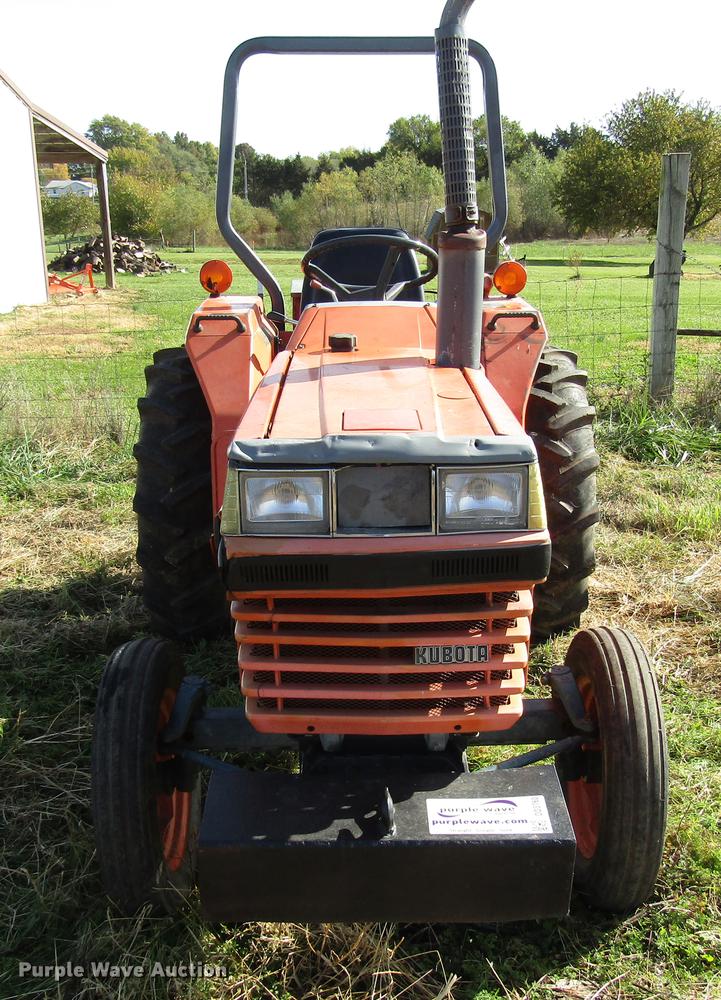 image for item DD3760 Kubota L2250 tractor
