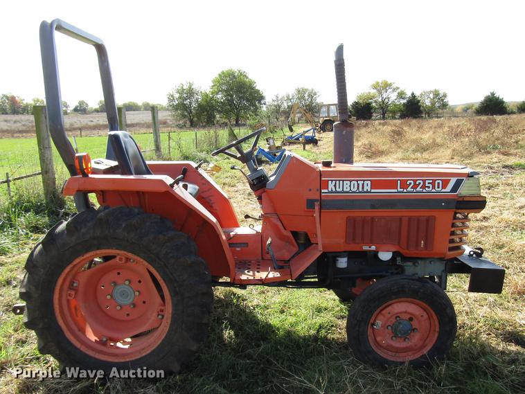 image for item DD3760 Kubota L2250 tractor
