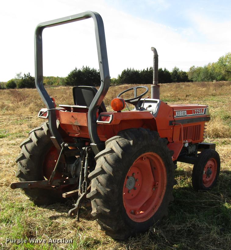 image for item DD3760 Kubota L2250 tractor