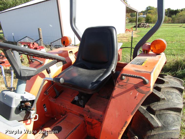 image for item DD3760 Kubota L2250 tractor
