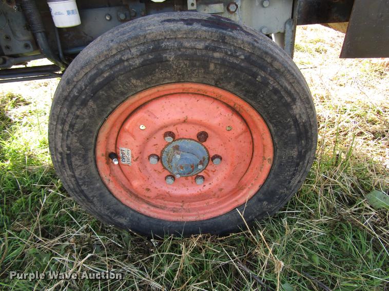 image for item DD3760 Kubota L2250 tractor