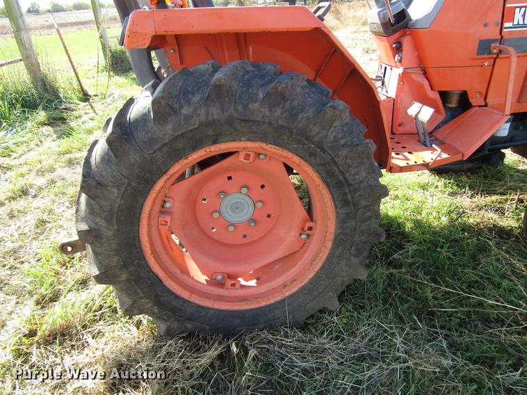 image for item DD3760 Kubota L2250 tractor